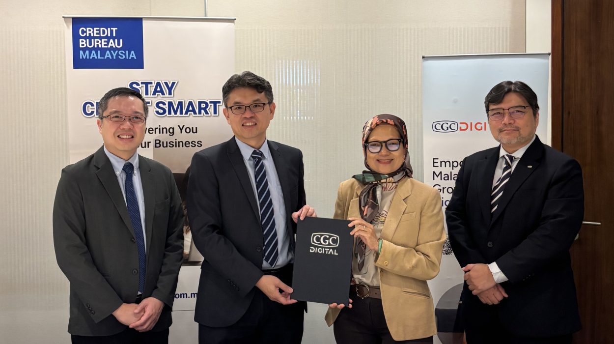 (From left) Evan Cheah, Deputy President of Sunway Group and Chairman of Credit Bureau Malaysia; Soo Chin Kang, Chief Executive Officer of Credit Bureau Malaysia; Yushida Husin, Chief Executive Officer of CGC Digital; and Mohamed Nazri Omar, President and Chief Executive Officer of Credit Guarantee Corporation Malaysia Berhad (CGC).